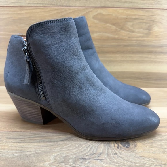Frye Judith Double Zip Ankle Booties Size 9 M Charcoal Gray Nubuck Leather - Picture 1 of 11